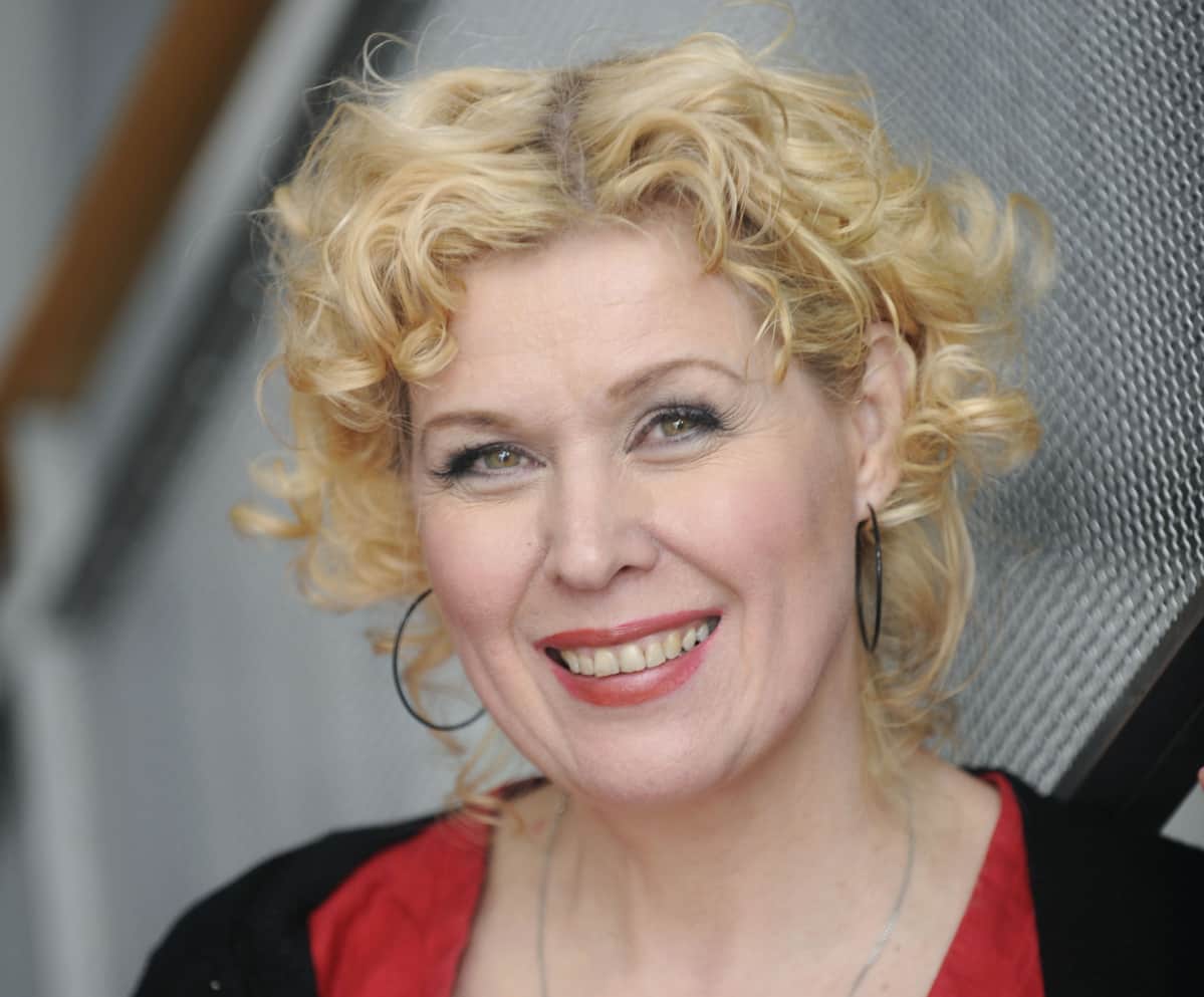 Kirjailija Leena Lander.