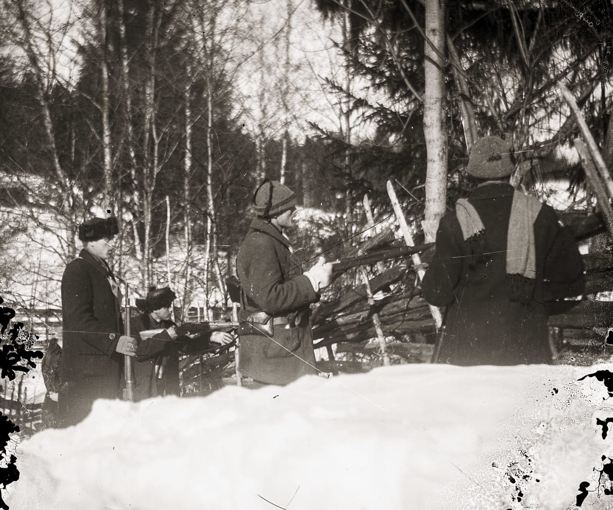 Punakaartin ampumaketju Ruovedellä.