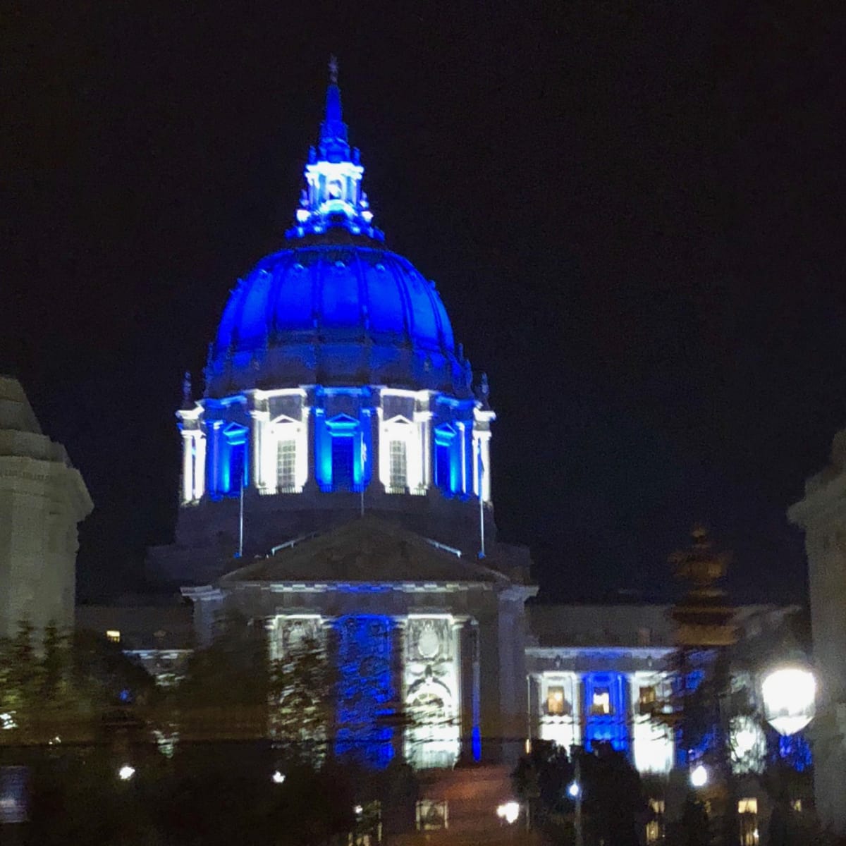 San Franciscon City Hall valaistuna