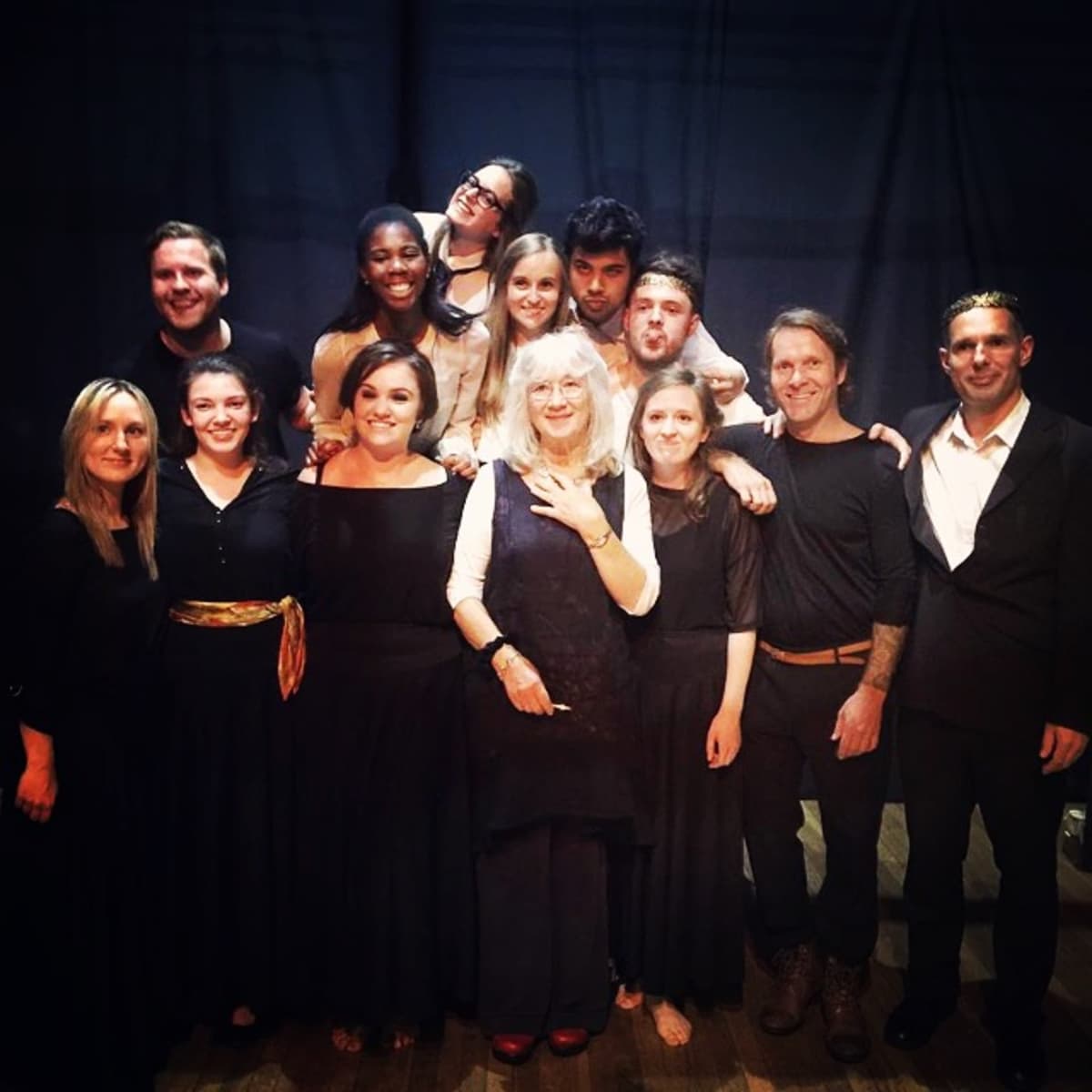 Pasi Remsu ja Drama Studio London -opiskelijakollegat.