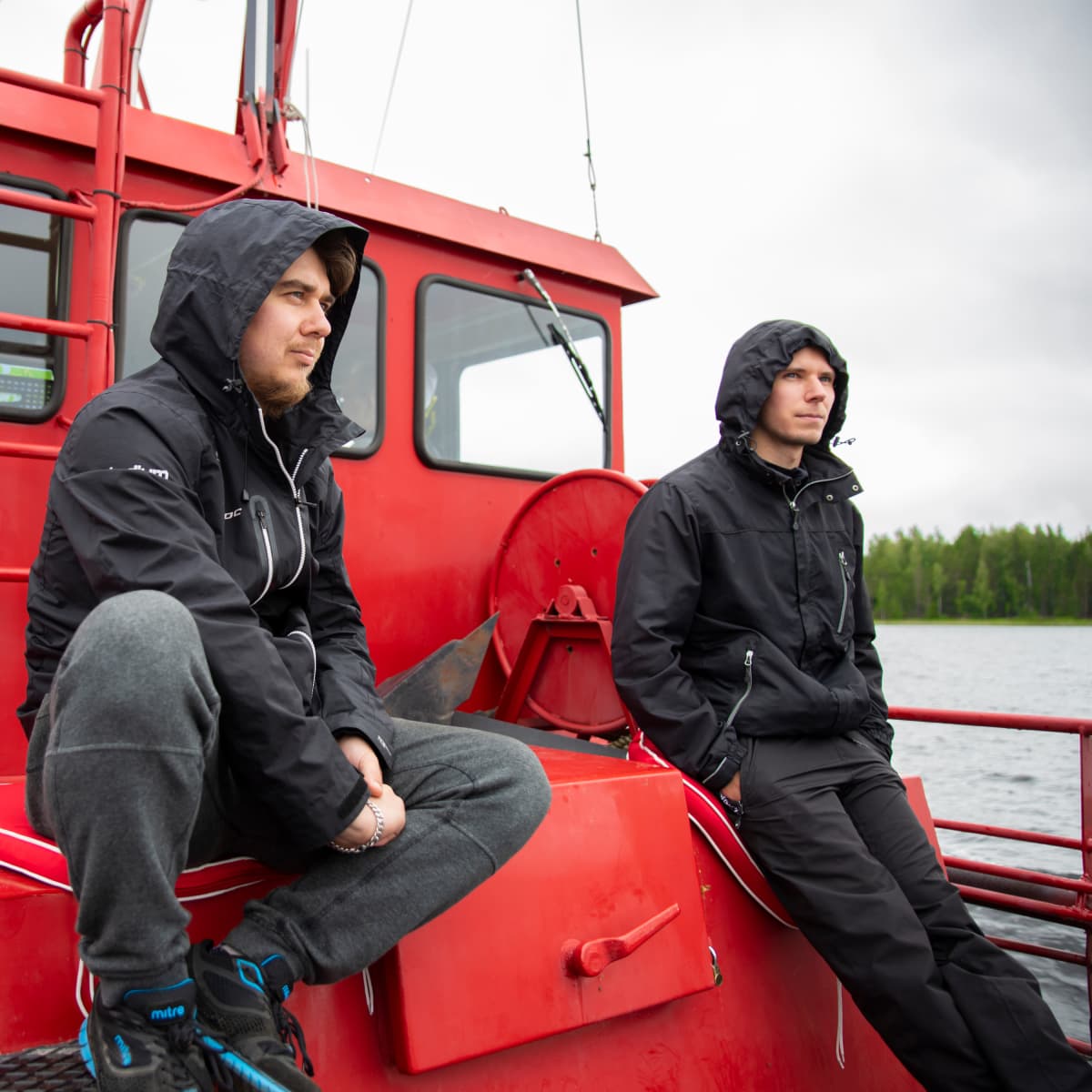Aleksi Oksanen ja Aaro Ylenius Norppa II-lautan kyydissä
