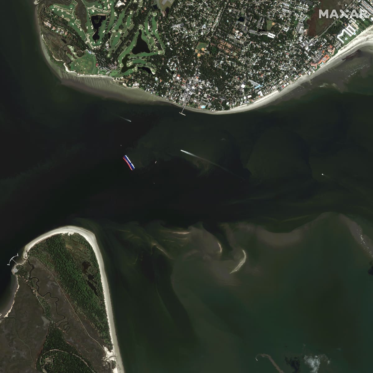 Satelliittikuva, jossa kaatunut laiva.