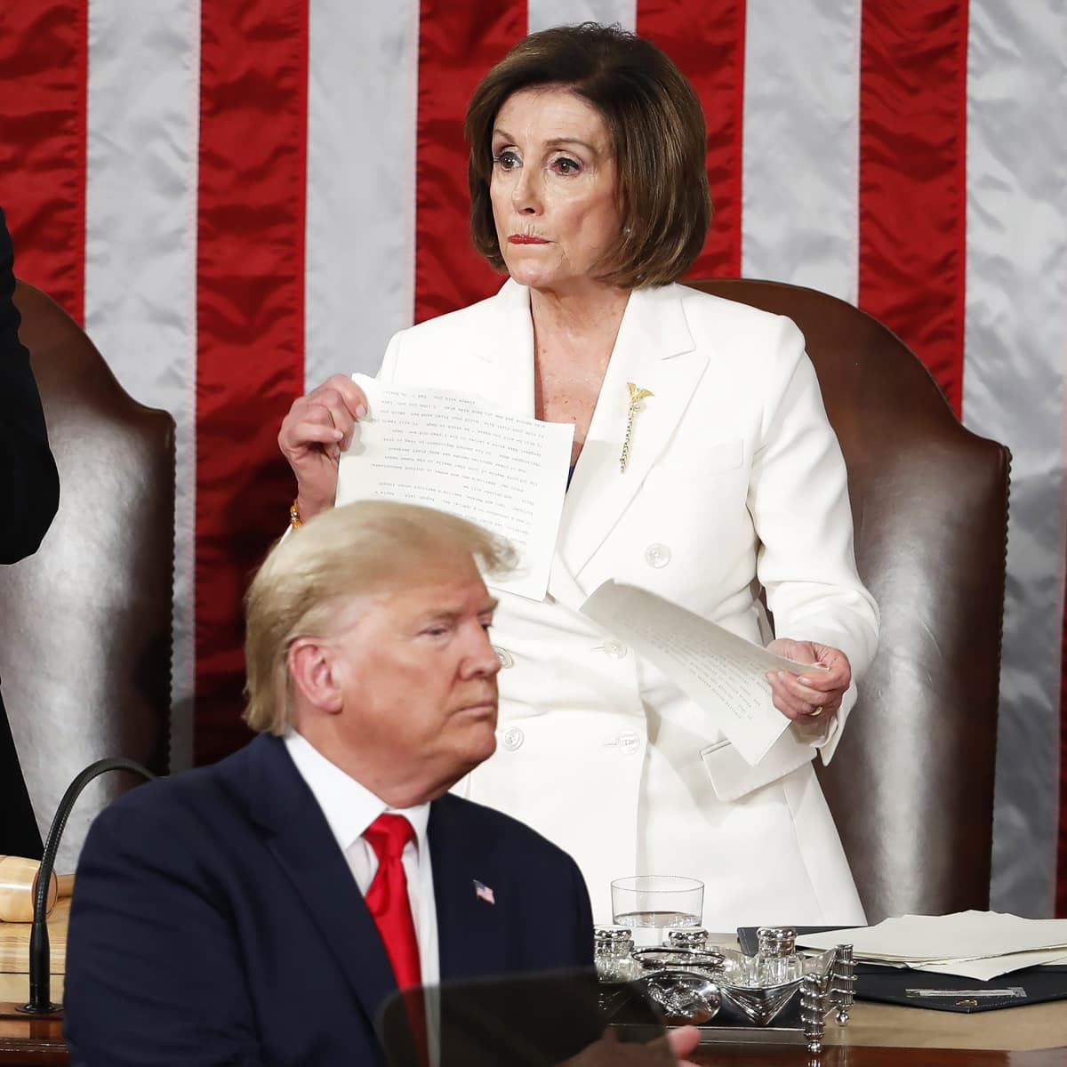 Puhemies Nancy Pelosi repii Trumpin puheen.