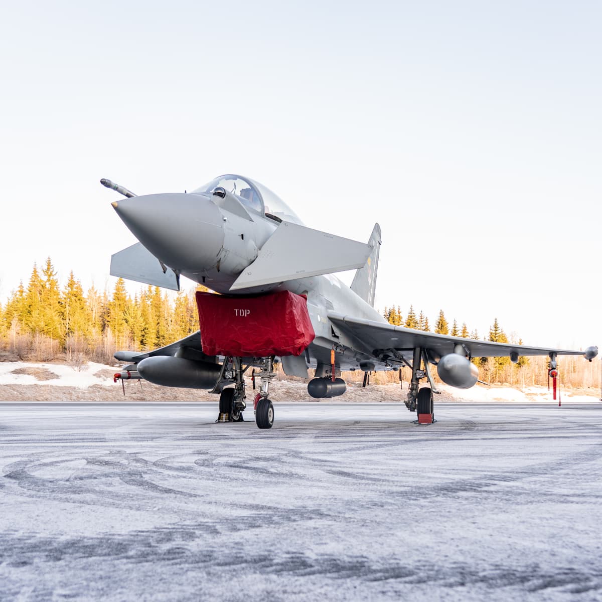 Eurofighter Typhoon Pirkkalan lentokentällä.