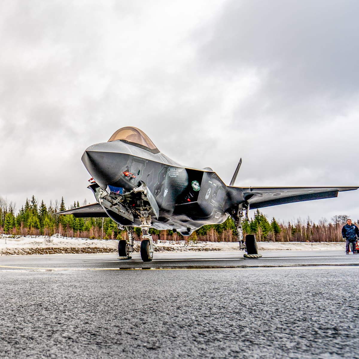 Locheed Martin F-35 Pirkkalan kentällä.