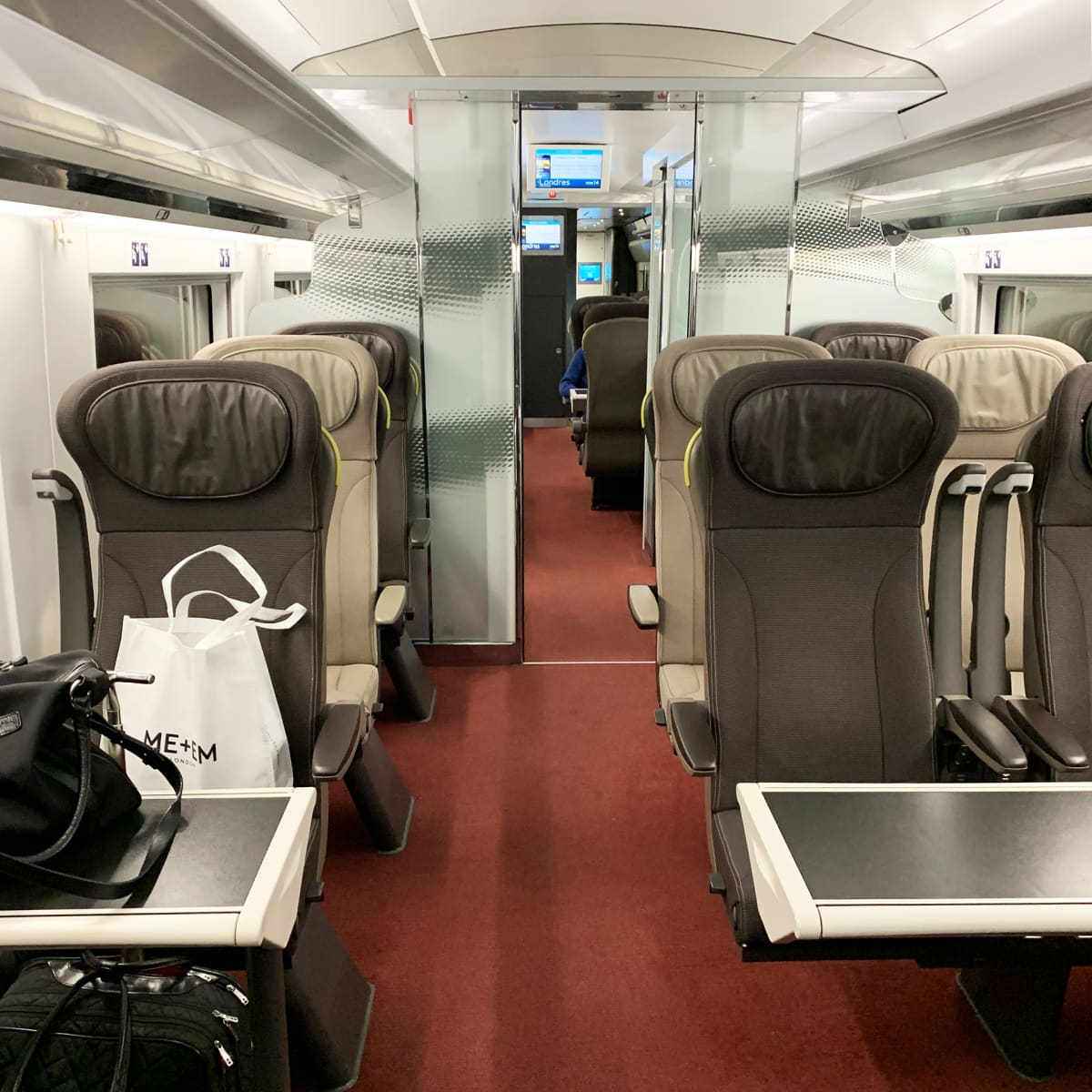 Eurostar- juna Brysselistä Lontooseen sunnuntaina klo 07:52. Premier-luokan vaunu 14.