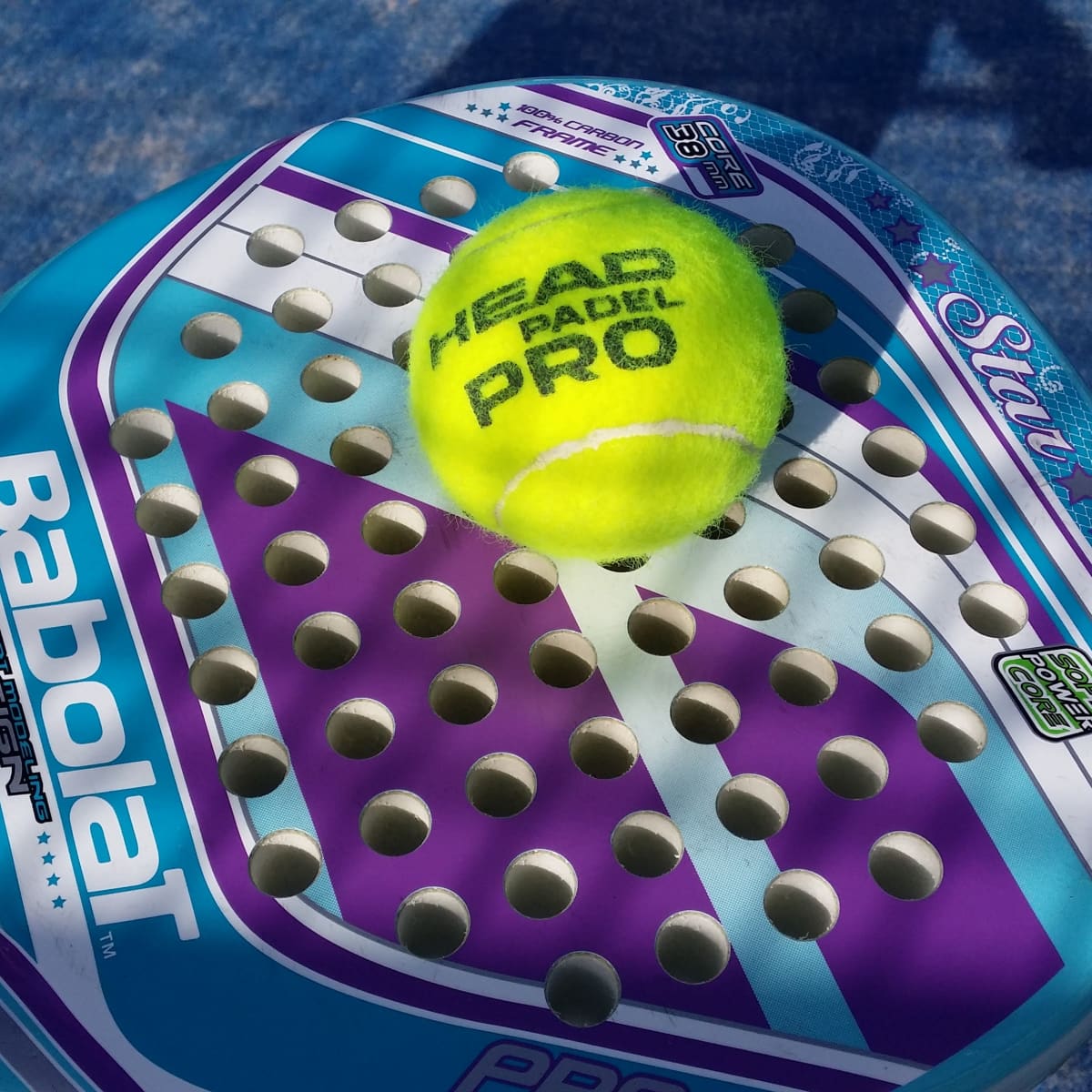 Padel-maila ja pallo