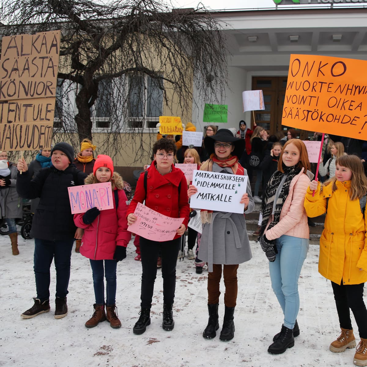 mielenosoitus nuorisotalon puolesta riihimäellä