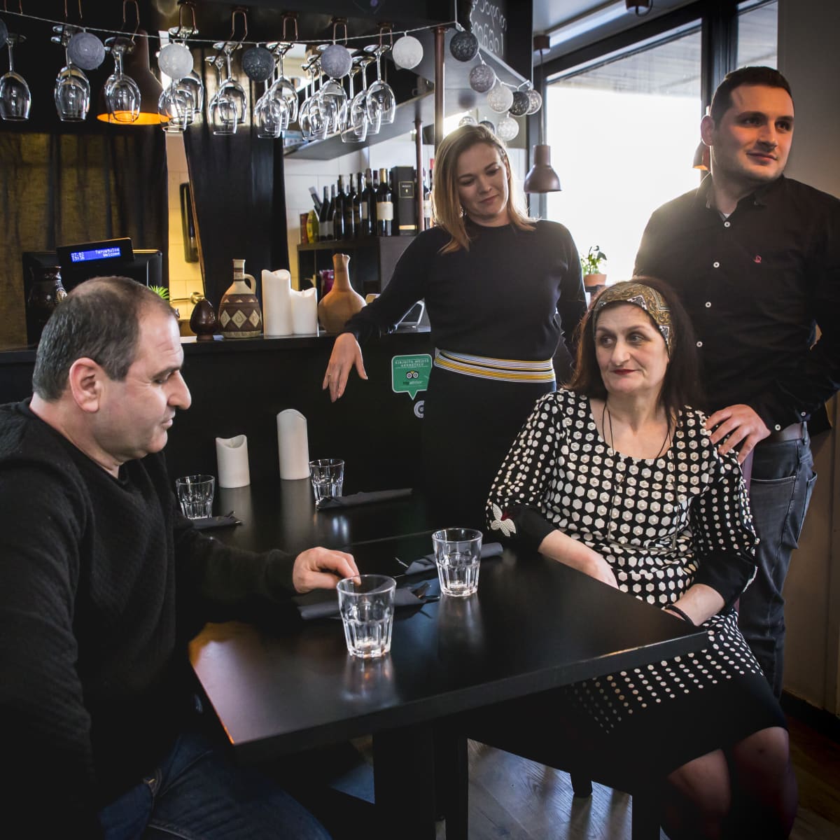 George Nikuradze (vasemmalla), Mavlina Purtseladze, takana Sini Salminen ja Nika Nikuradze