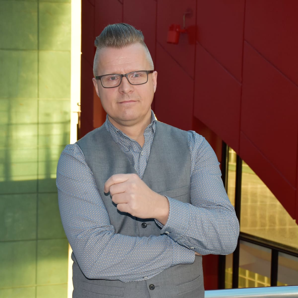 Mainostoimiston luova johtaja Altti Papinsaari
