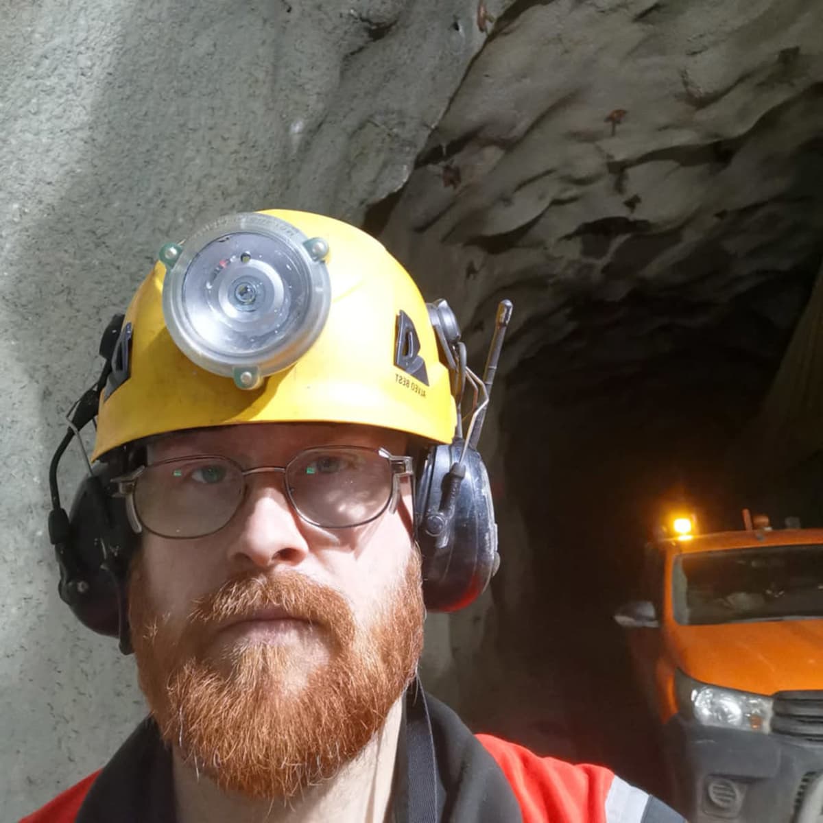 Jari Kettunen työskentelee Kiirunan kaivoksella kairakoneen kuljettajana.