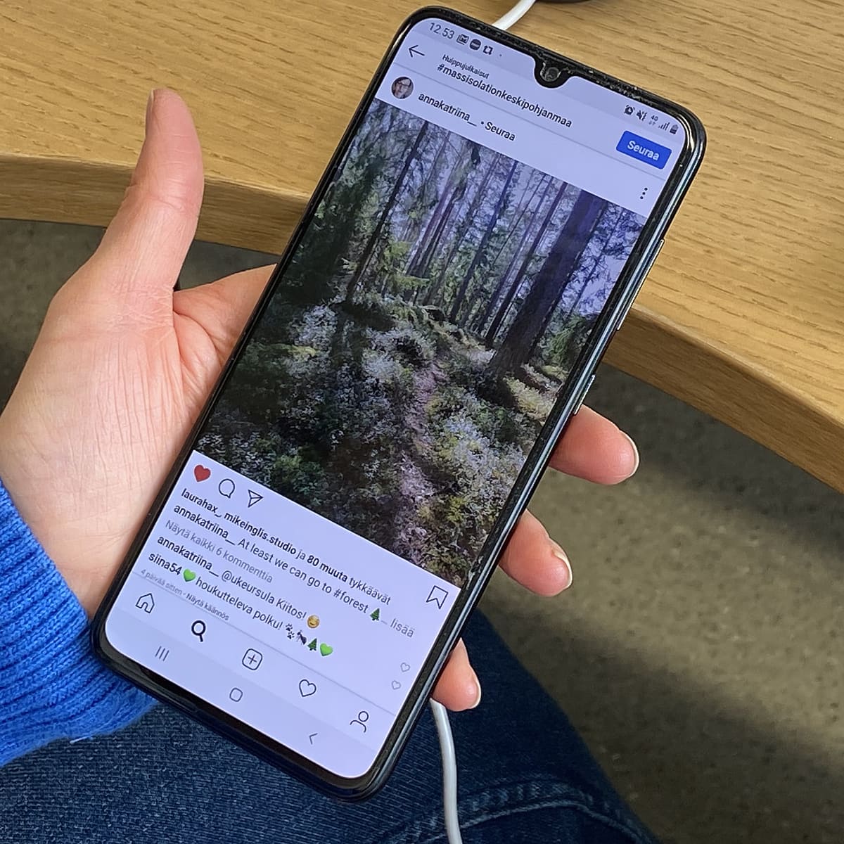 Kuvassa Instagram auki kännykällä