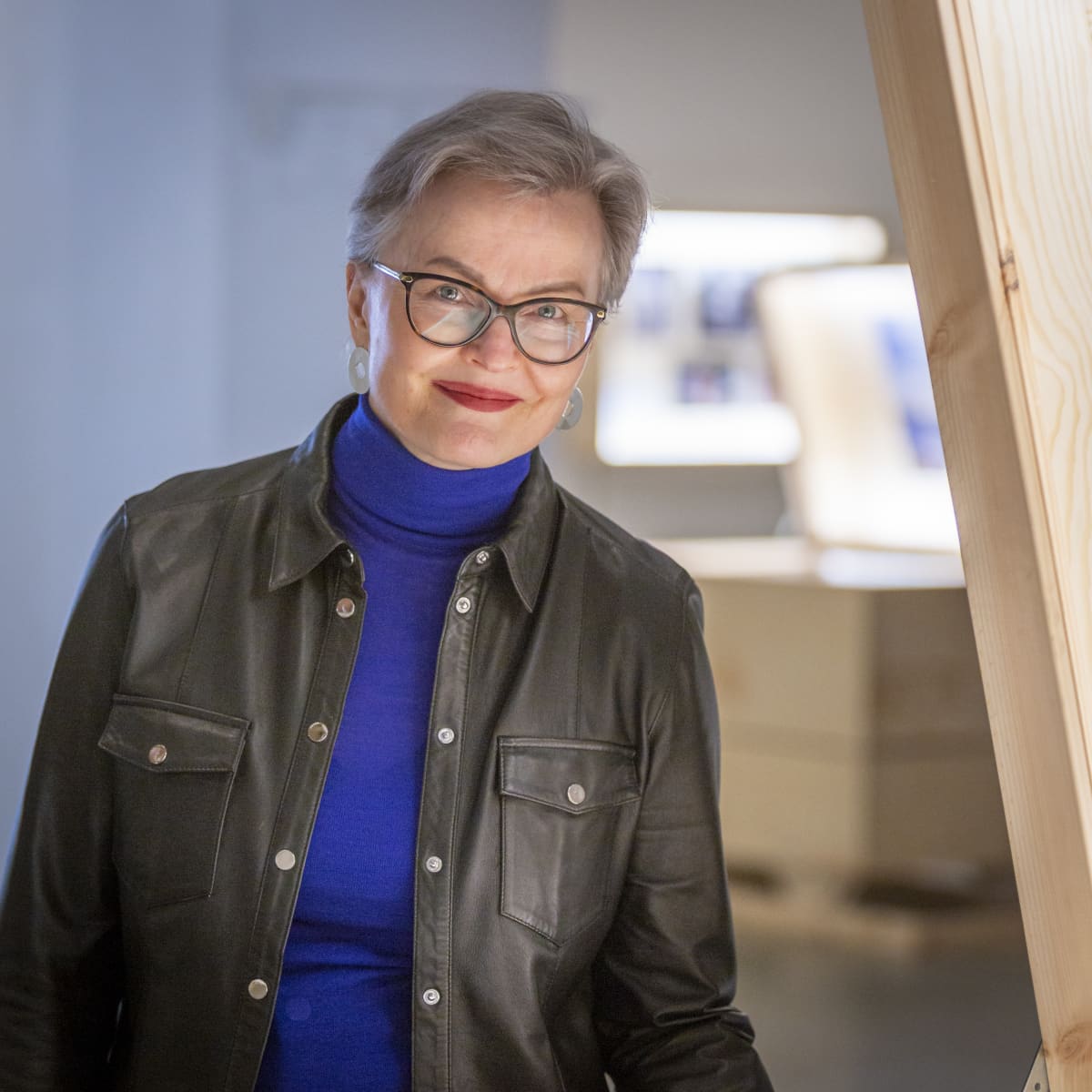 Designmuseon asiakaspalvelupäällikkö Kirsi Arppo.