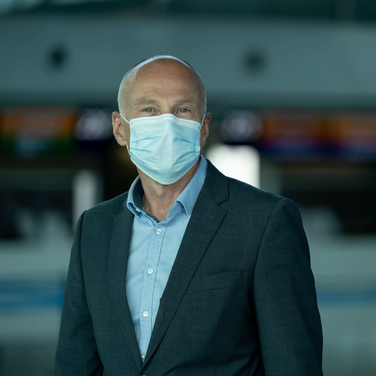 Vantaan sosiaali- ja terveystoimen apulaiskaupunginjohtaja Timo Aronkytö lentokentällä, Hki-Vantaa, 11.8.2020.