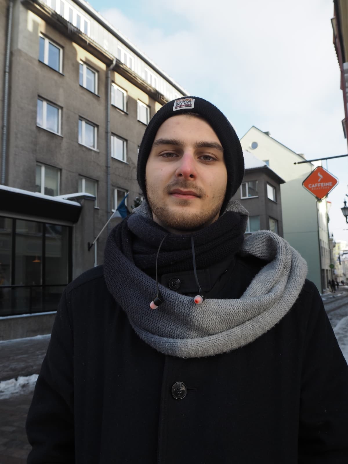 Dima Härm juhlii Viron itsenäisyyspäivää syömällä hyvin ystäviensä kanssa.