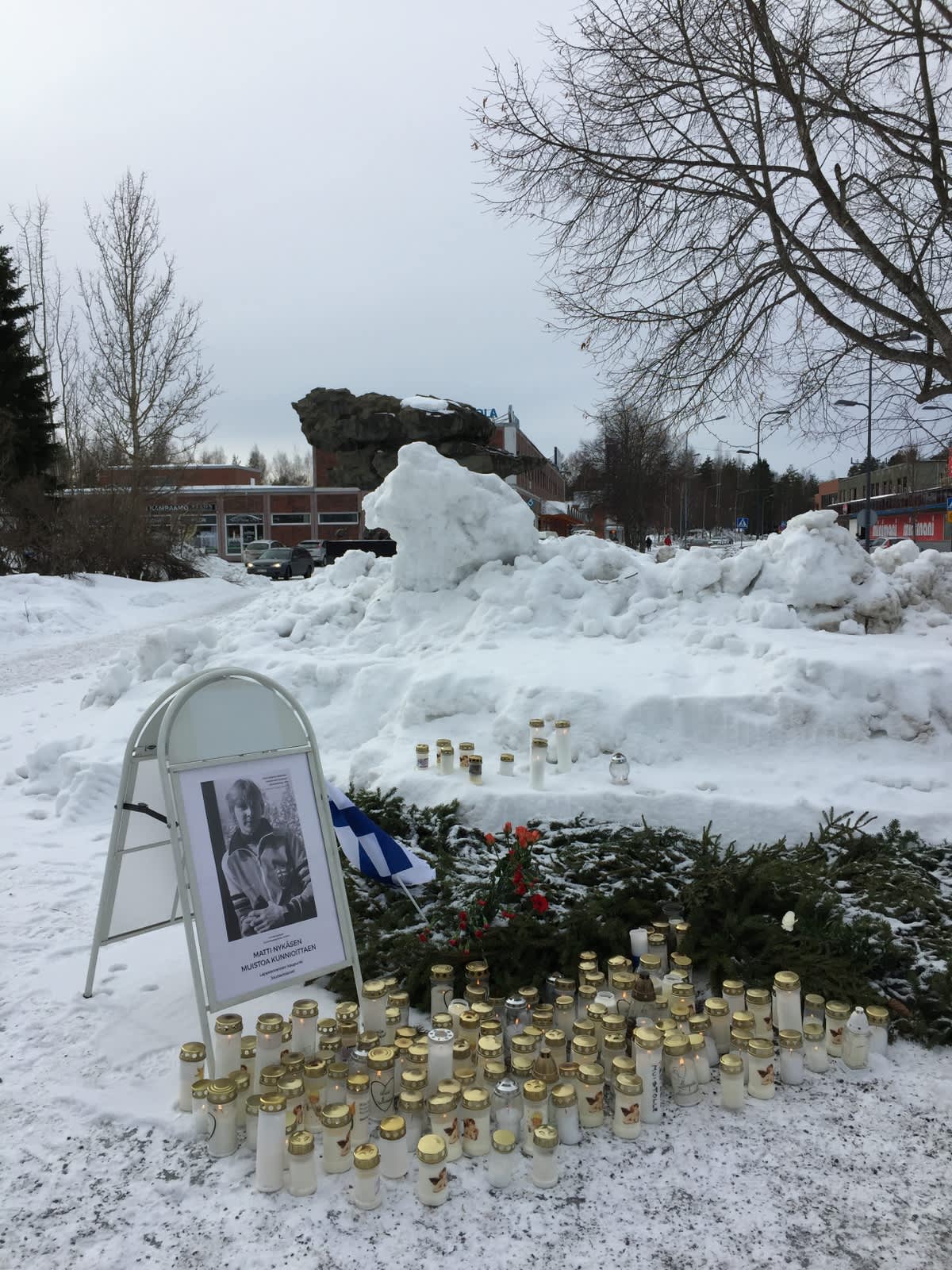 Matti Nykäsen muistokynttilöitä Joutsenossa