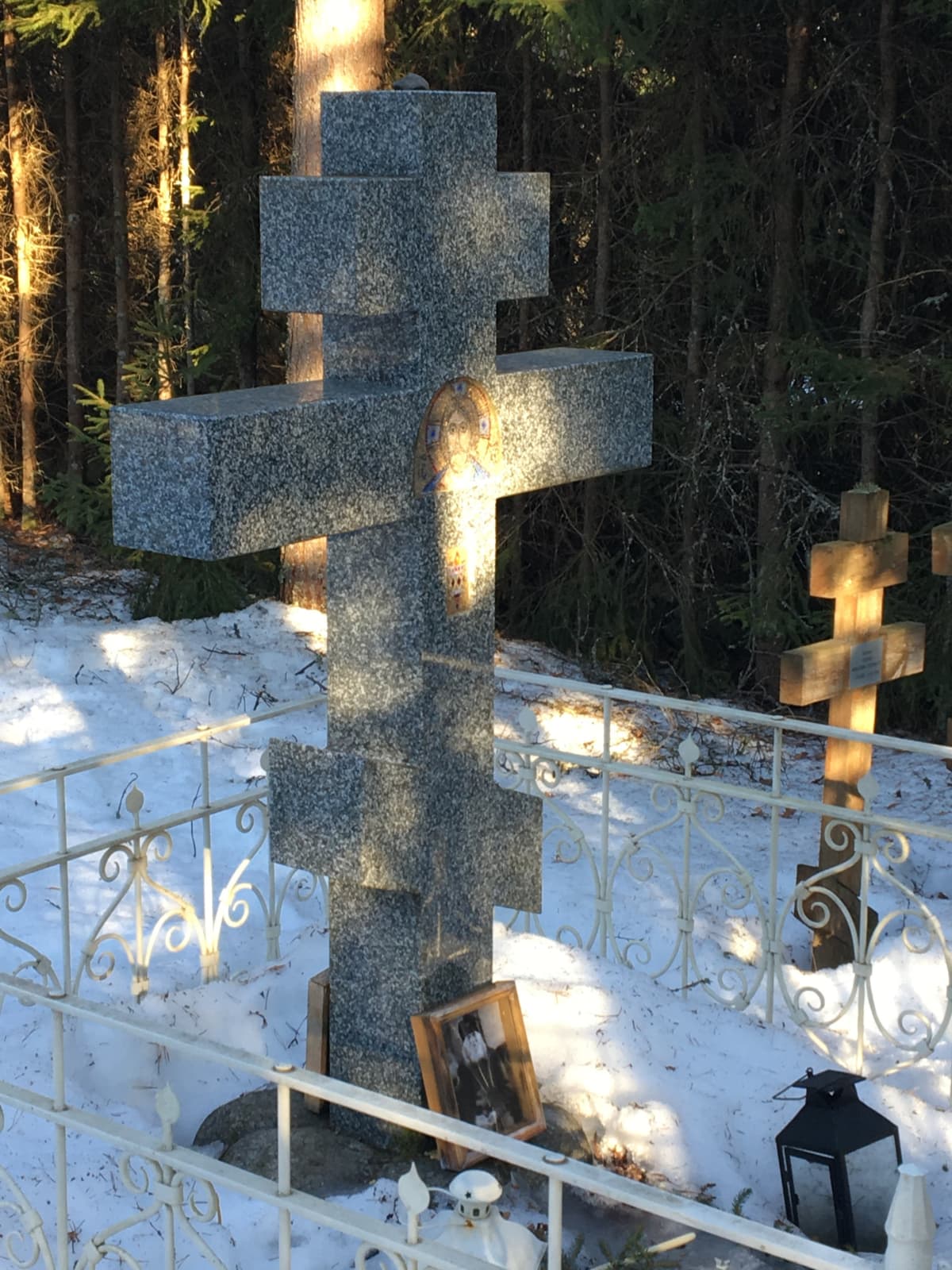 Igumeeni Johannes Valamolaisen hauta Valamon hautausmaalla