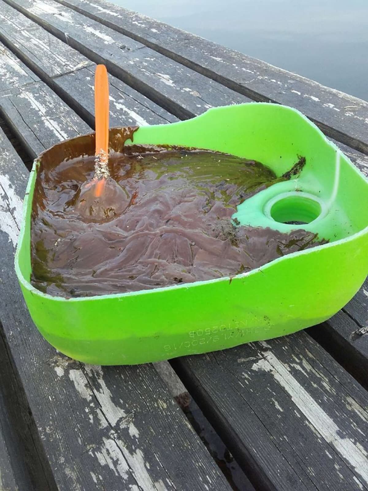 Öljyä astiassa