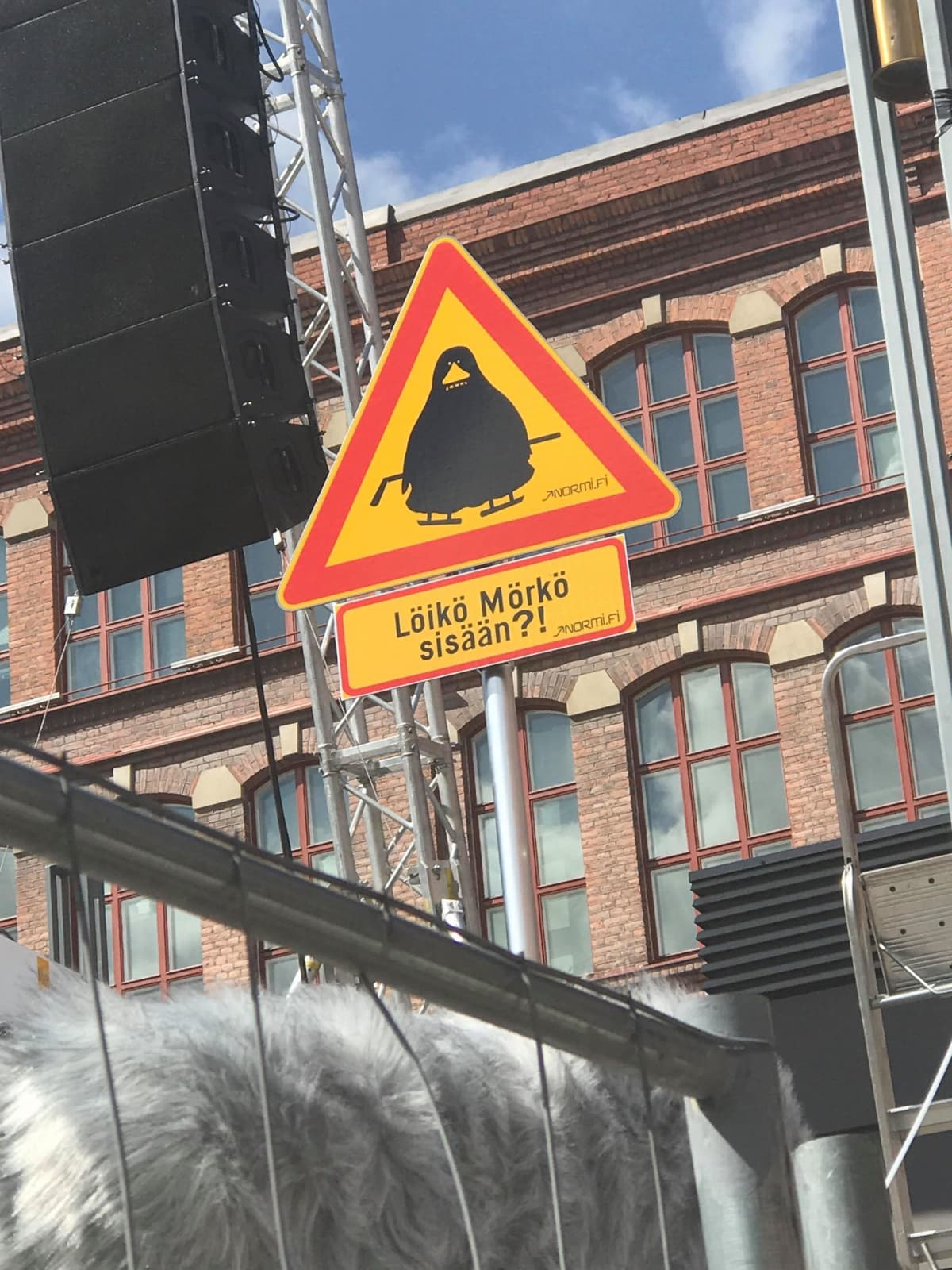 Mörkö näkyy myös liikennemerkissä