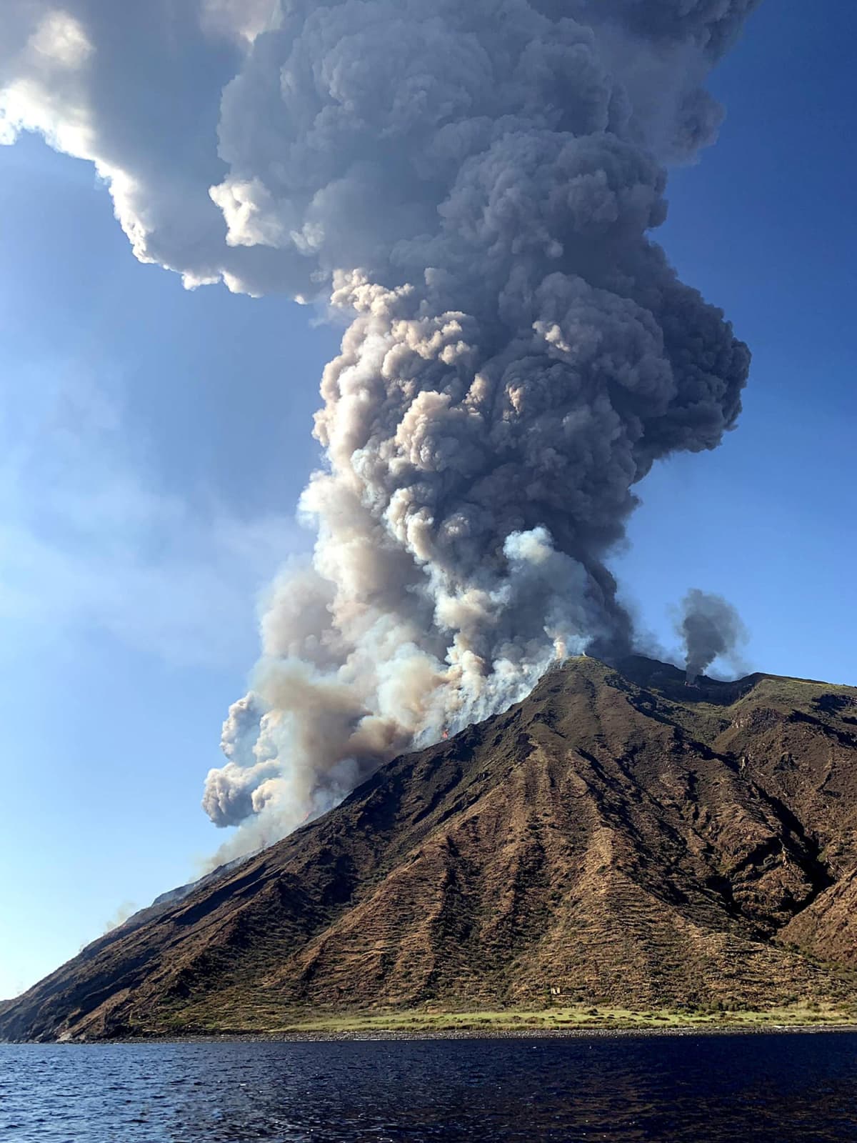 Stromboli-tulivuori purkautuu Italiassa 3. heinäkuuta.