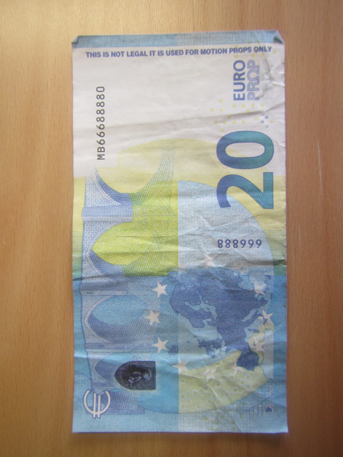 Leikkiraha näyttää täältä takaapäin