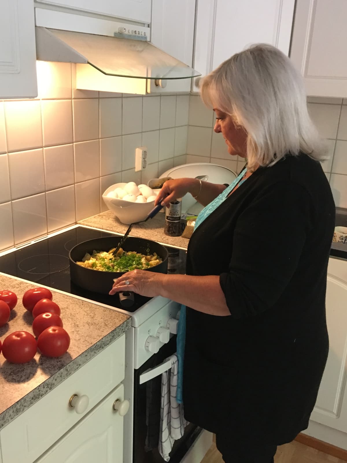 Kotimaisen luomuruuan tarjoaminen nuorelle on Heli Mikkolan mielestä tärkeää
