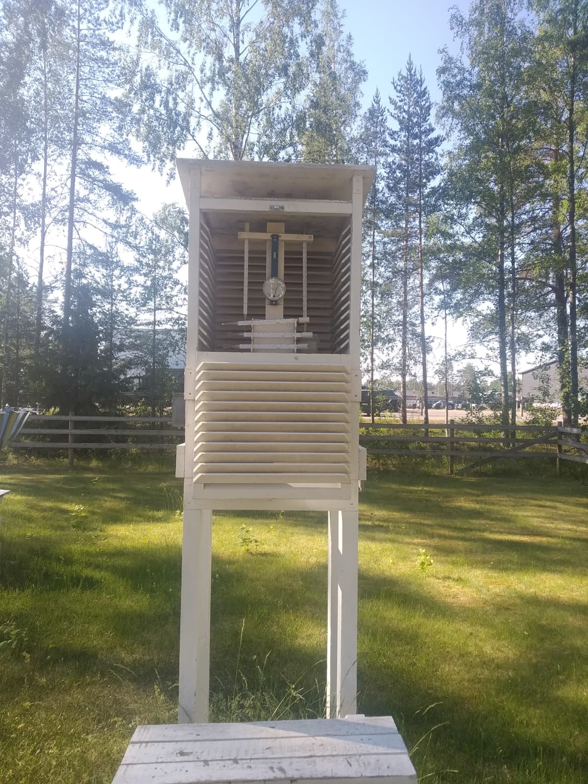 Sään mittauspiste Niinisalon varuskunnassa.