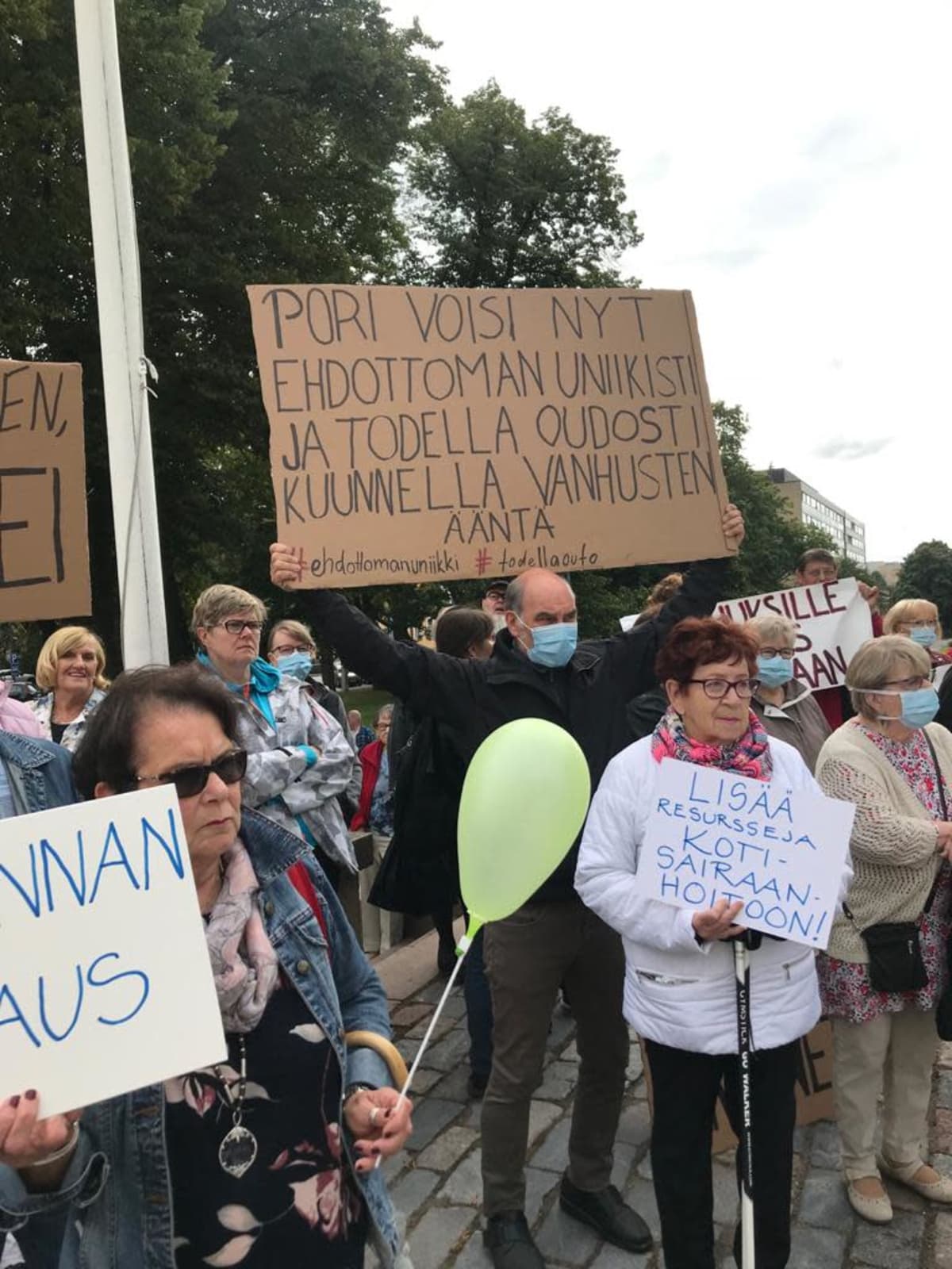 Mielenilmaus vanhustenhoidon puolesta Porissa 31.8.2020.