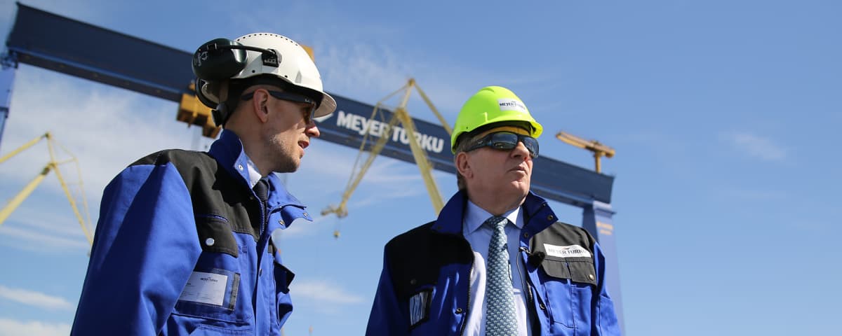 Esko Aho vieraili Turun Meyerin telakalla.