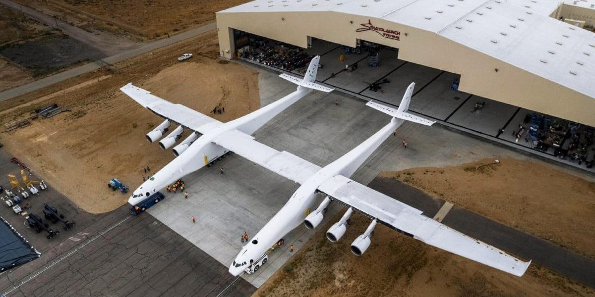 Stratolaunch-lentokone