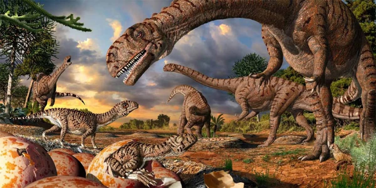 Piirroskuva munasta kuoriutuvista dinosauruksenpoikasista ja aikuisten laumasta.