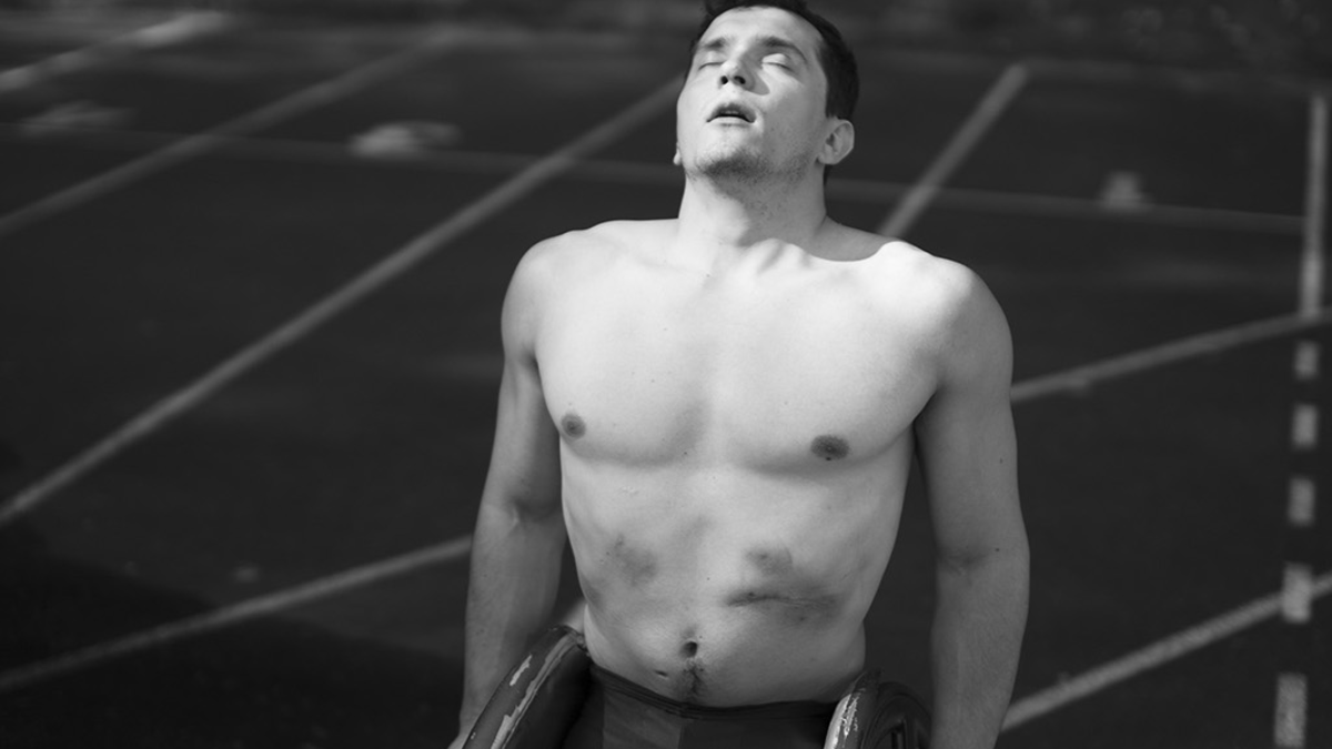 URHEILUKUVA 2015 - Miikka PirinenPyörätuolikelaaja Esa-Pekka Mattila harjoittelee uransa ehkäkirkkainta tavoitetta, Rio de Janeiron paralympialaisia 2016 varten KUNNIAMAININTA