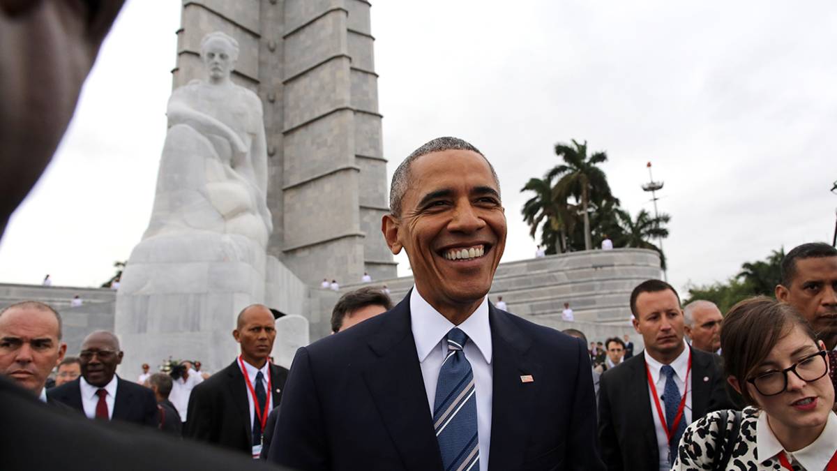 Barac Obama Revolution aukiolla Havannassa.