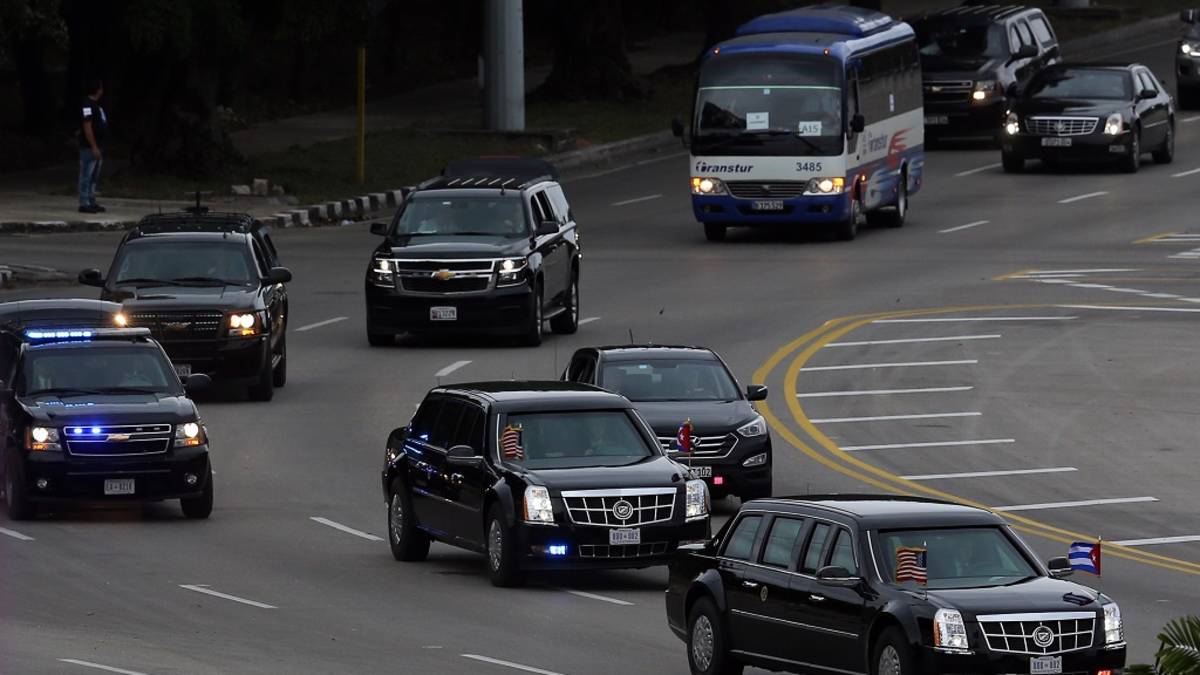 Yhdysvaltain presidentin Barack Obaman autosaattue Havannassa.