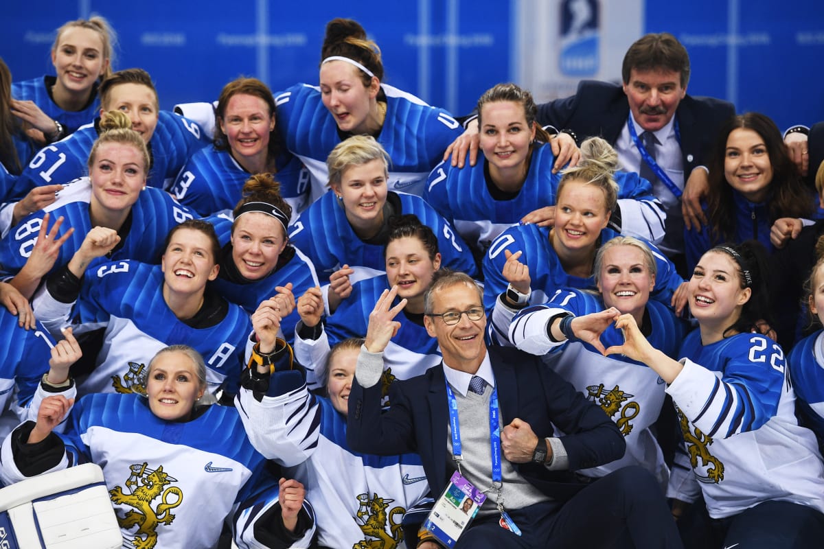 Naisleijonat juhlii.