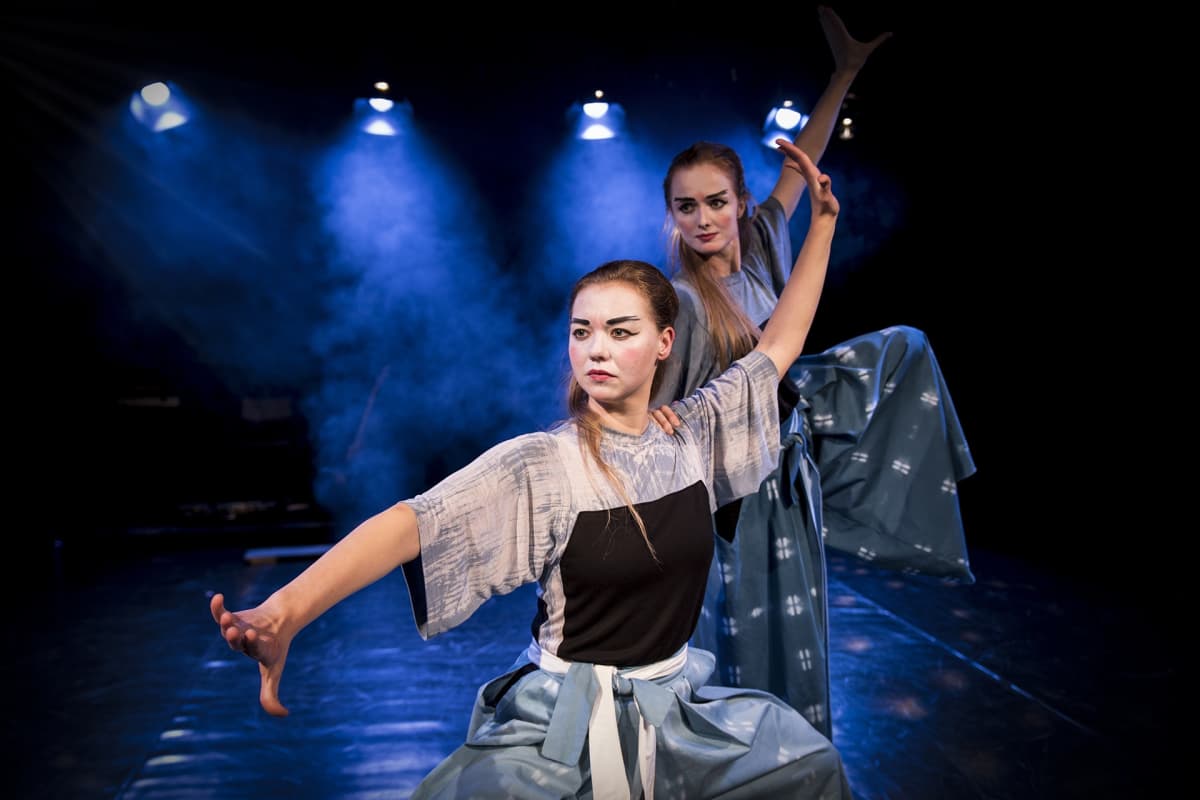 Freia Stenbäck, Nora Sandholm-Azémar, Wusheng Company, kiinalainen teatteri