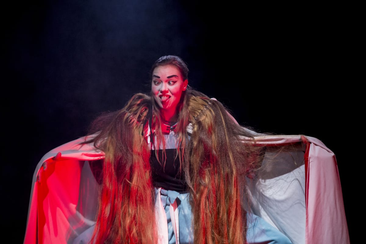 Freia Stenbäck, demoni, Wusheng Company, kiinalainen teatteri
