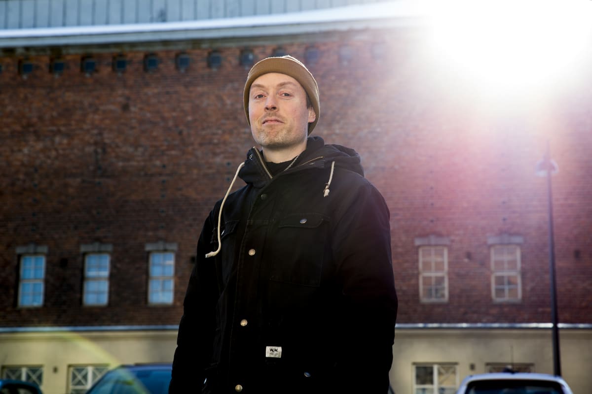 Helsingin yliopiston maantieteen lehtori Rami Ratvio ja Jätkäsaaren L3-makasiini Helsingissä