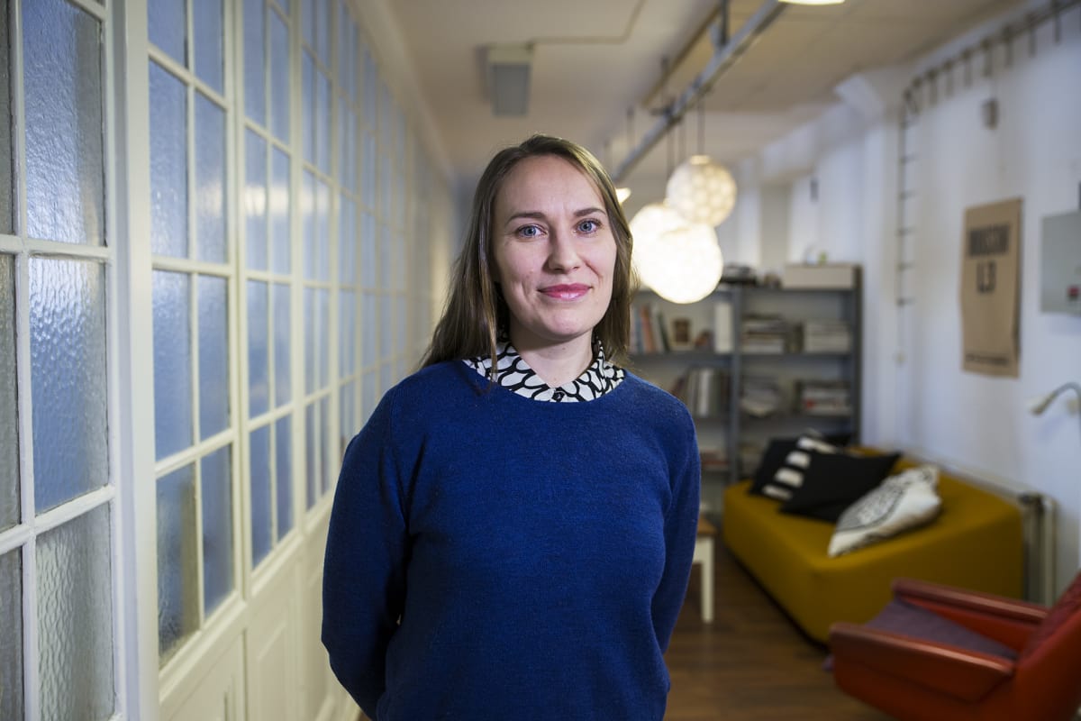 Aalto-yliopiston muotoilun laitoksen väitöskirjatutkija, yrittäjä Hella Hernberg, Jätkäsaaren makasiini