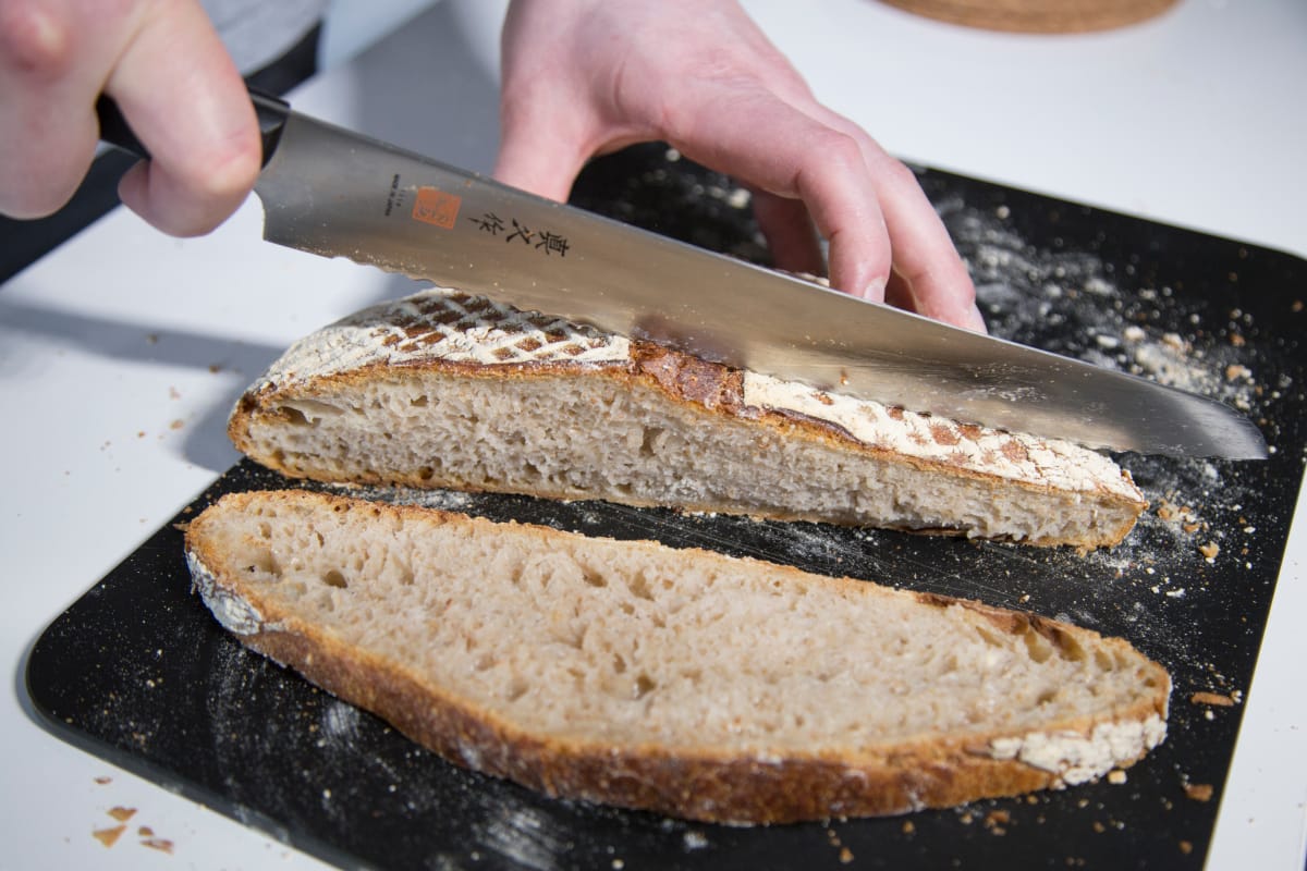 Uunituore hapanjuurileipä