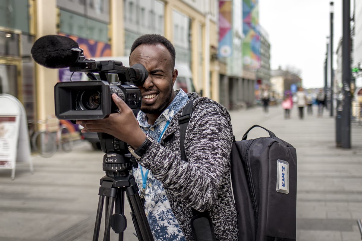 Daud Husseinin mukaan suomalaisessa mediassa juttujen kirjo on paljon laajempi kuin Somaliassa.