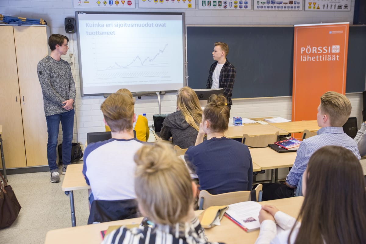 Pörssilähettiläät Henrik Lämsä ja Matias Kaijomaa.