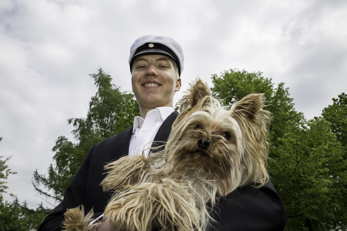 Karlos Koponen ja koira Vuppe