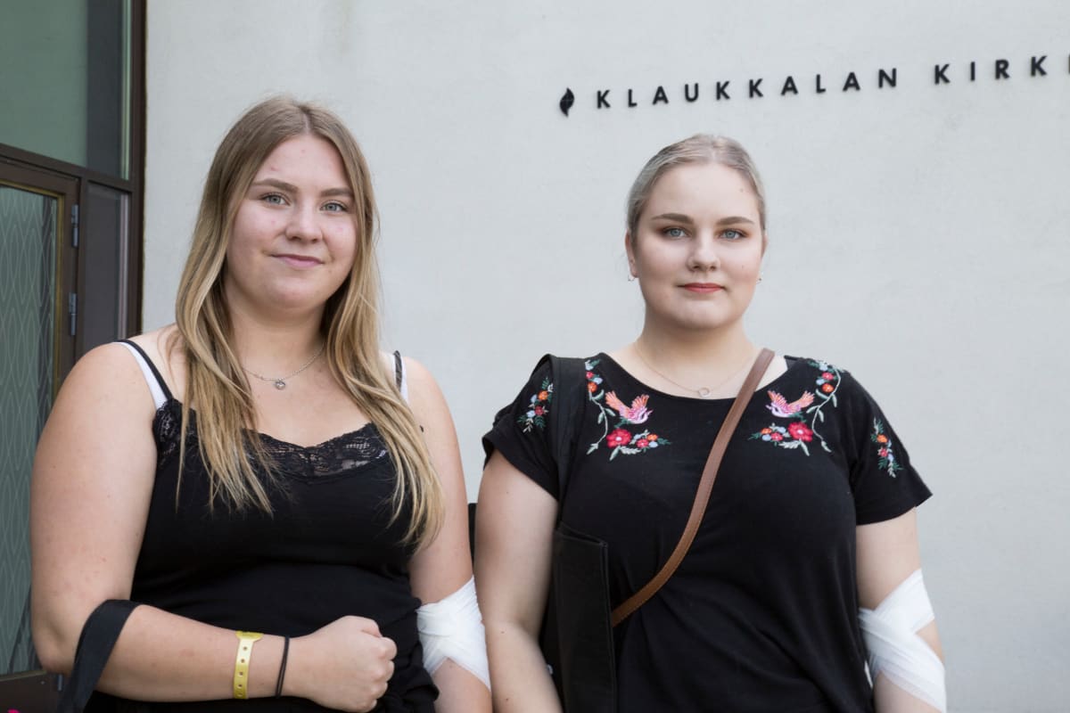 Verenluovuttajat Anniina Morelius ja Melinda Veijalainen