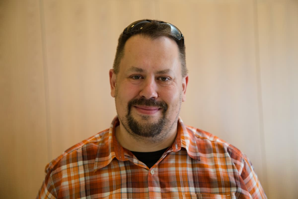 Jukka Nevalainen luovuttaa vertaan kolmesta neljään kertaan vuodessa.