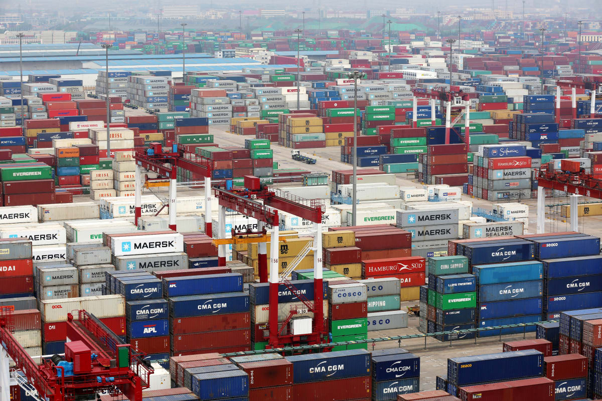 Qingdao on satamakaupunki Shandongin maakunnassa Kiinassa. Konttiliikenne satamassa voi hiljentyä, mikäli Yhdysvallat ja Kiina päätyvät täysmittaiseen kauppasotaan.