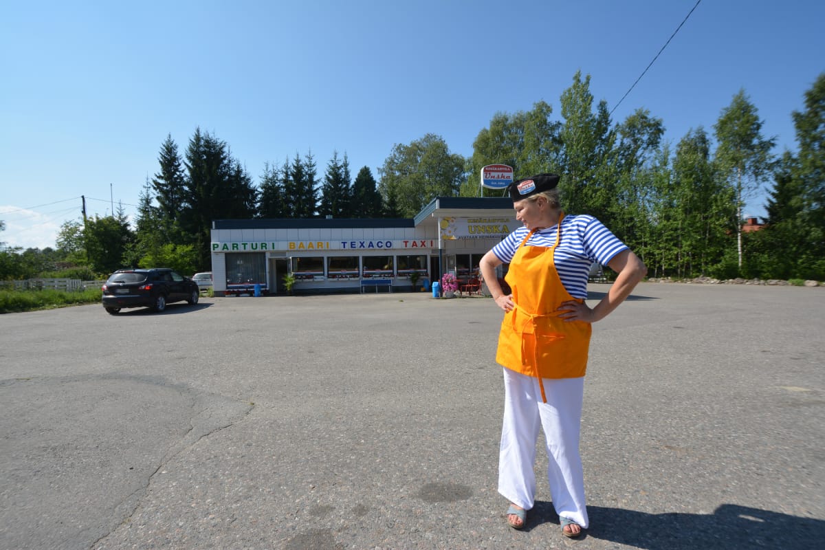 Maria Kokkonen Unskan edessä