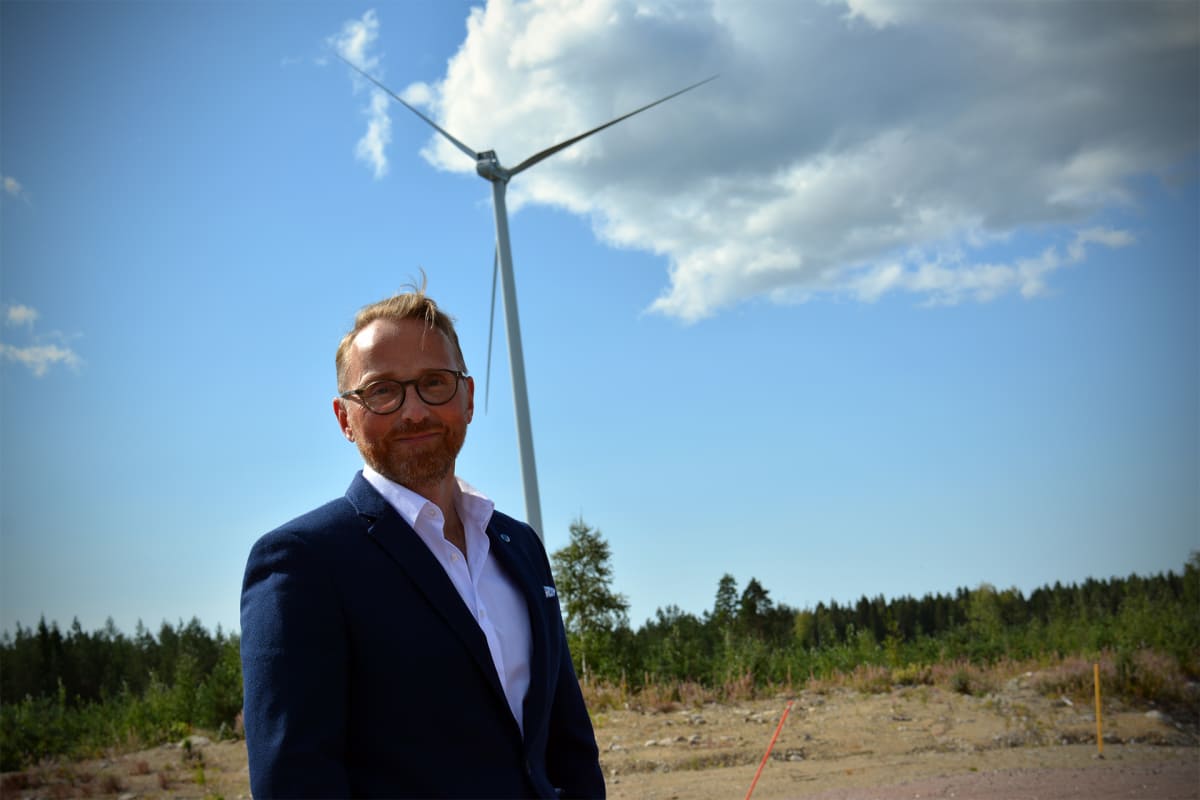 CPC Finlandin toimitusjohtaja Erik Trast Lakiakankaan tuulipuistossa Isojoella.