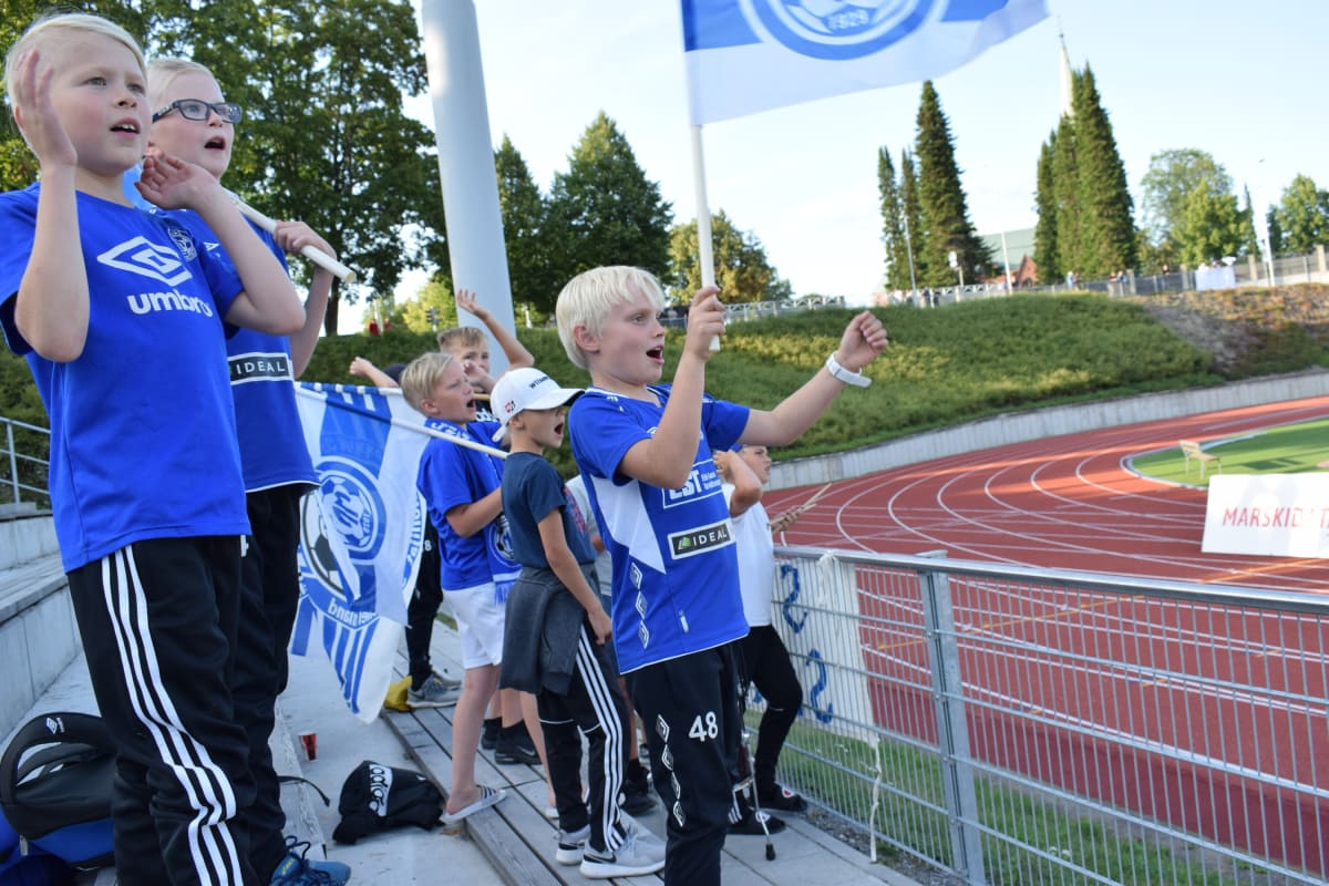 MP:n kannattajaryhmä Sinisakki