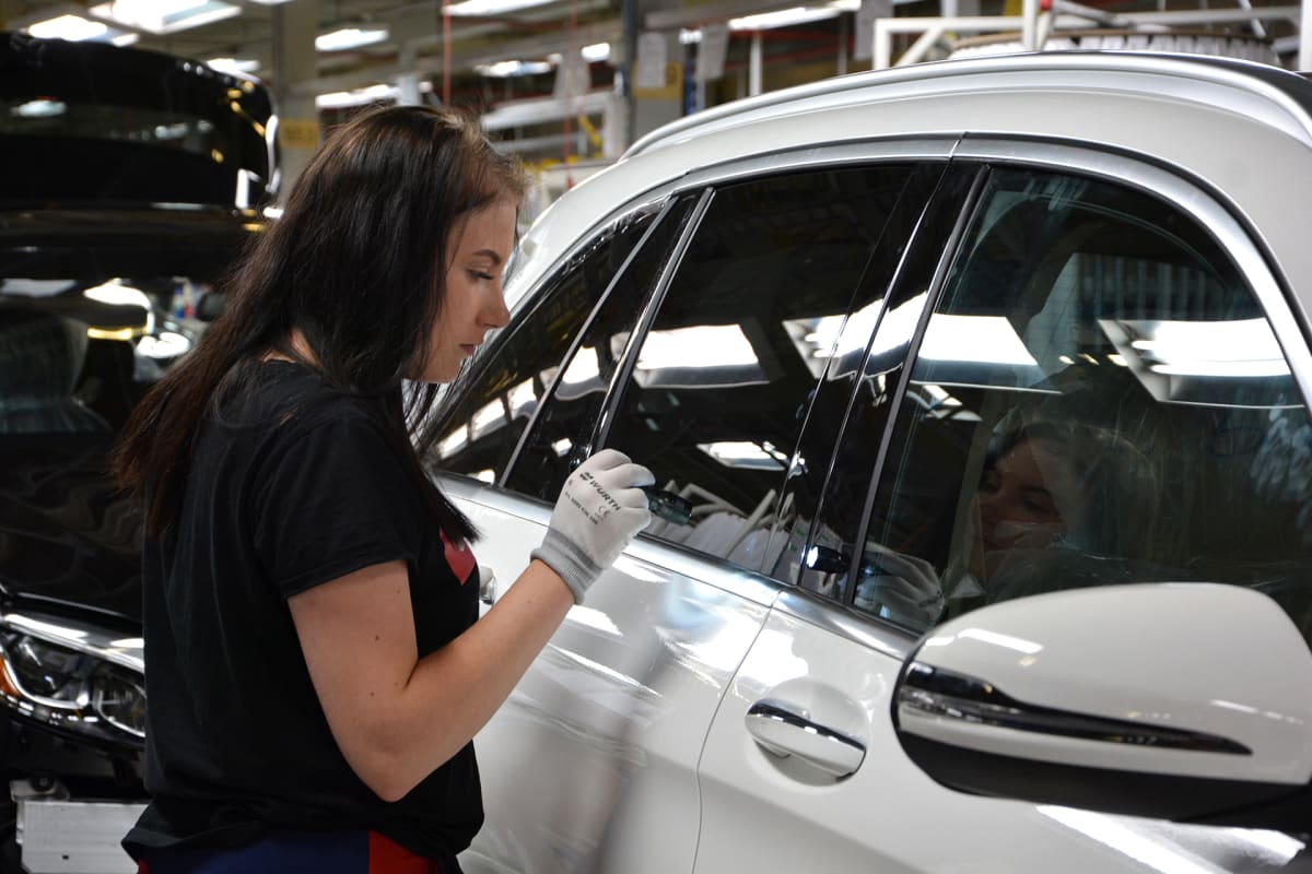 Autonrakennusta Uudenkaupungin autotehtaalla